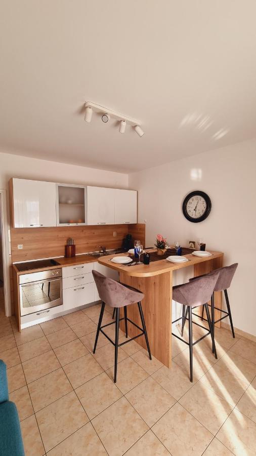 Apartmani Palma Novalja Exteriör bild