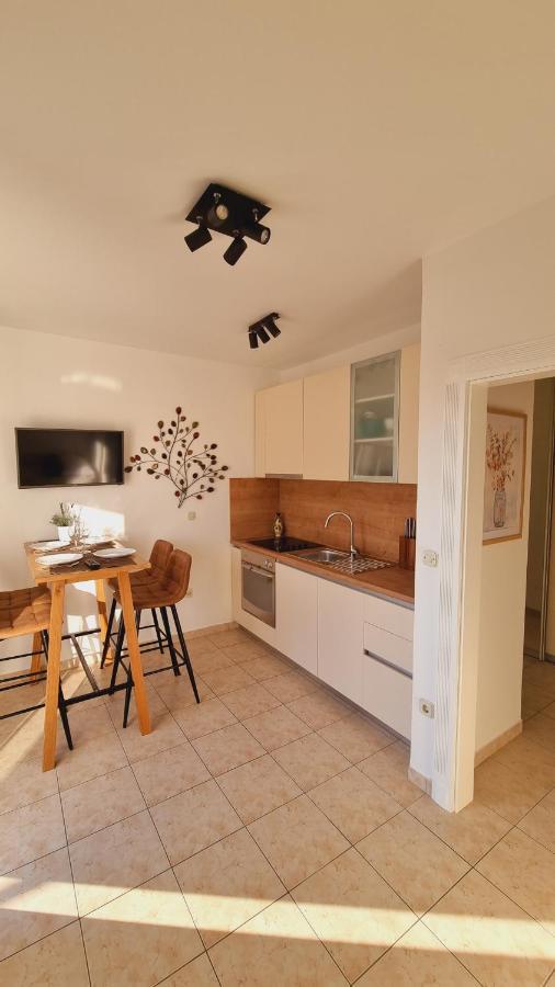 Apartmani Palma Novalja Exteriör bild