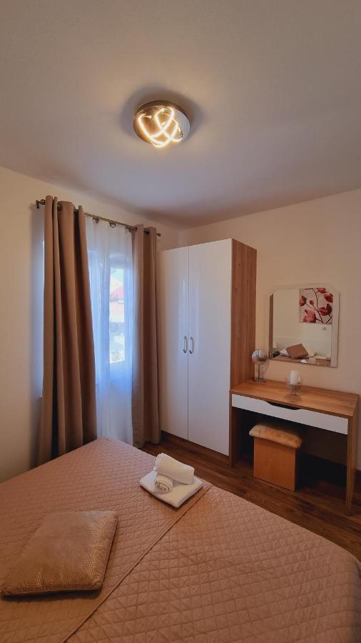 Apartmani Palma Novalja Exteriör bild