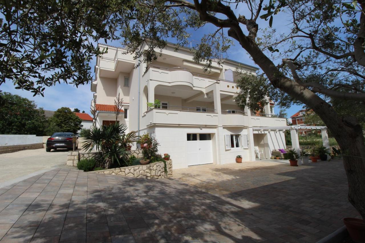 Apartmani Palma Novalja Exteriör bild