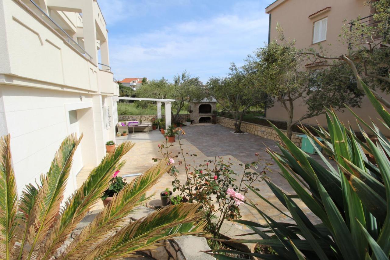 Apartmani Palma Novalja Exteriör bild
