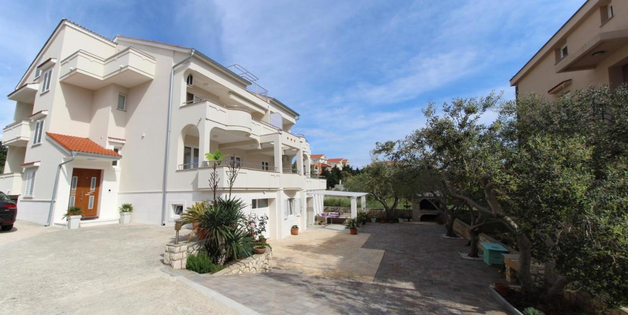 Apartmani Palma Novalja Exteriör bild